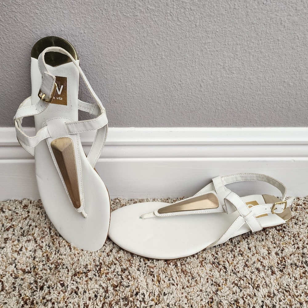 Dolce Vida Flat Sandals White Gold Wedding Beach Tstrap 9.5
